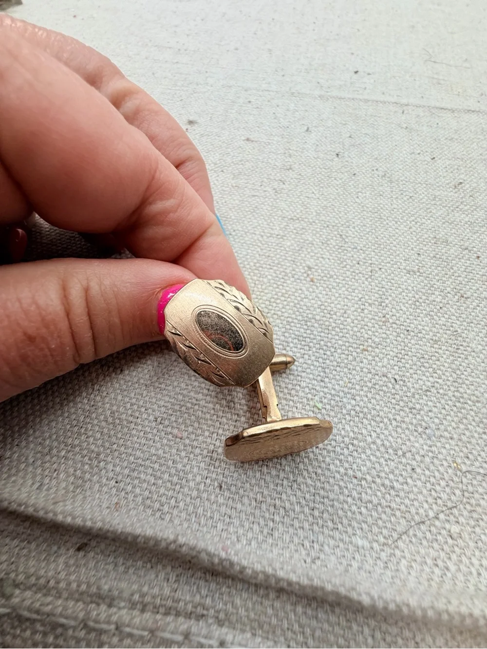Gold-Tone Oval Inset Cuff Links - Classic Men's Accessory